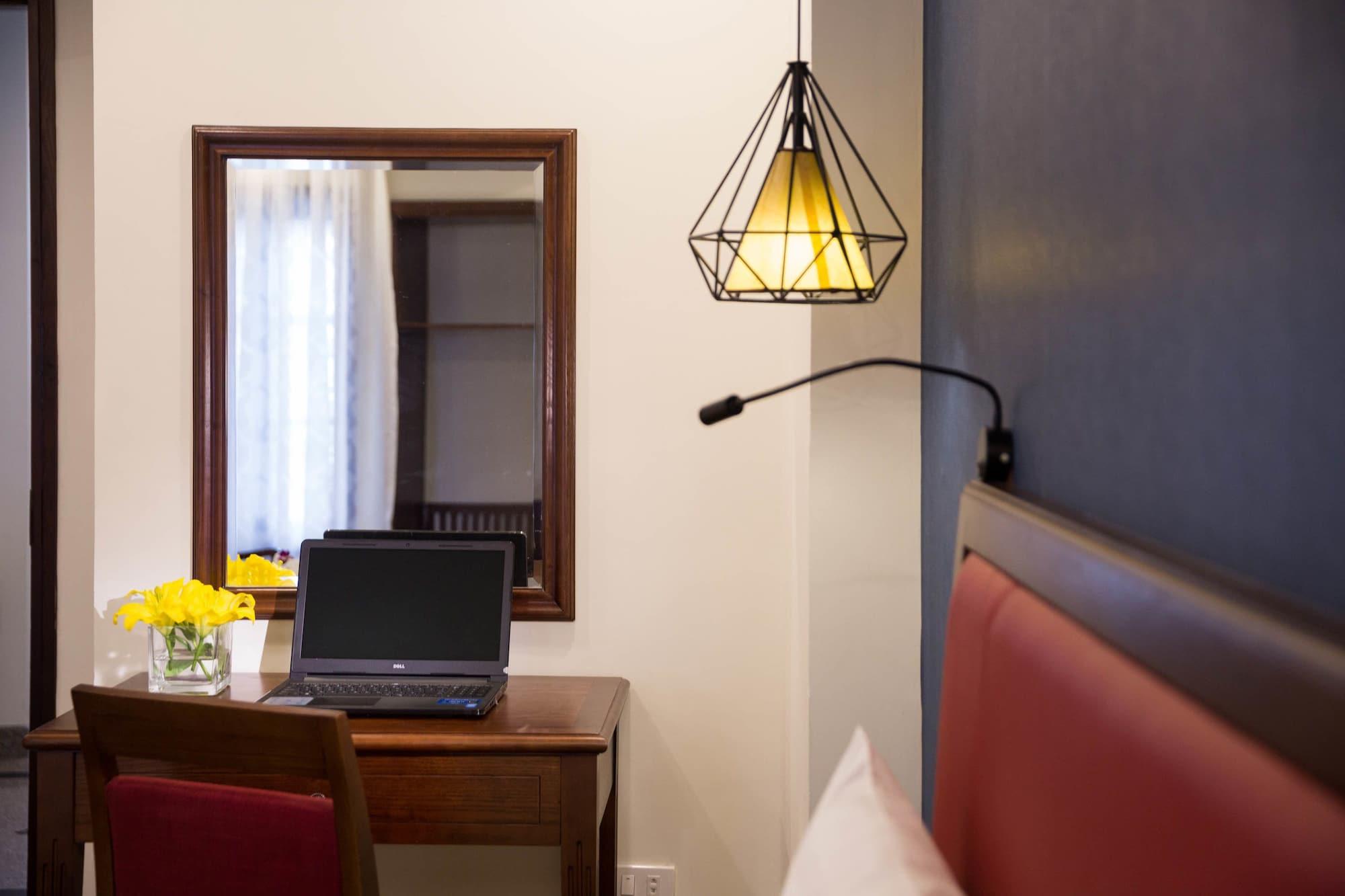 Holiday Emerald Hotel Ханой Экстерьер фото